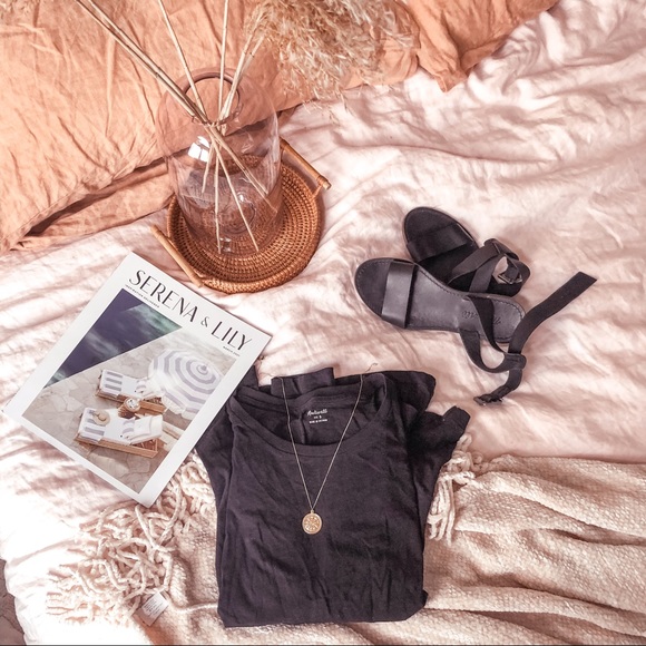 Don’t buy yet! 🤓😬still unpacking after the move /madewell whisper long sleeve - Picture 3 of 5